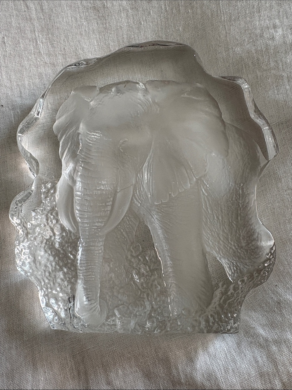 MATS JONASSON * mint * full lead crystal sculpture